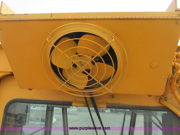 image for item A8679 1988 Komatsu WA500-1 wheel loader