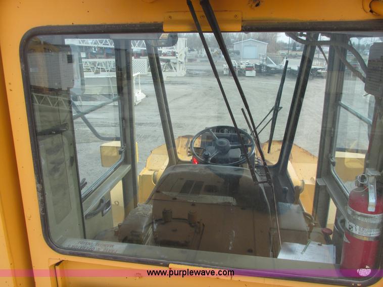 image for item A8679 1988 Komatsu WA500-1 wheel loader