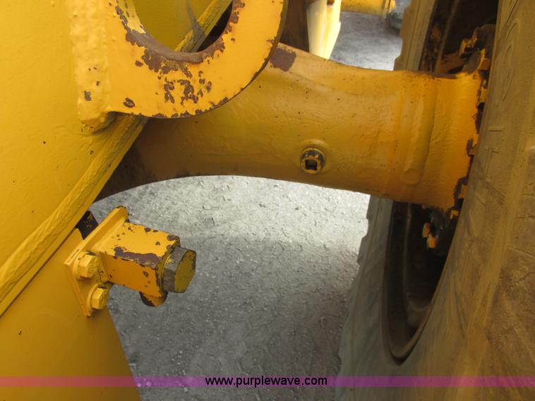 image for item A8679 1988 Komatsu WA500-1 wheel loader