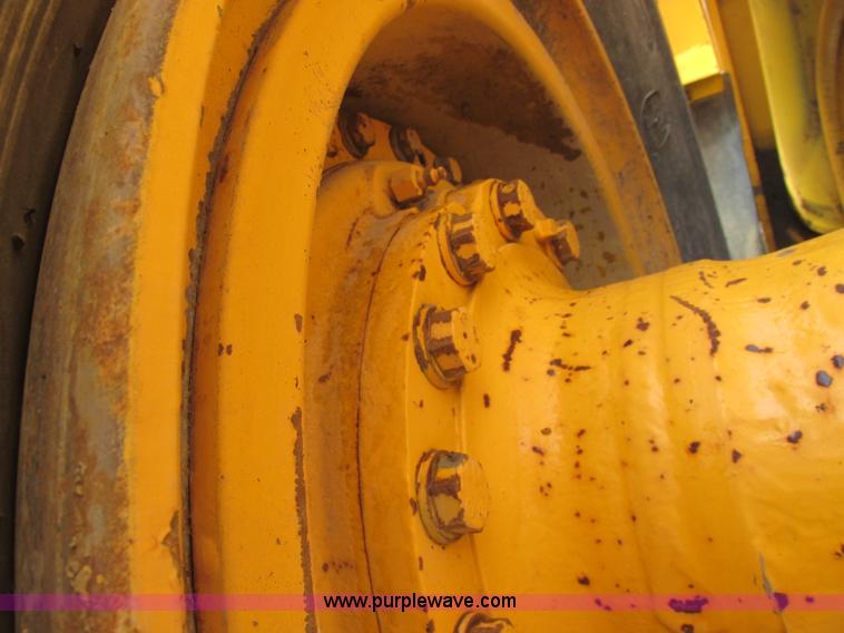 image for item A8679 1988 Komatsu WA500-1 wheel loader
