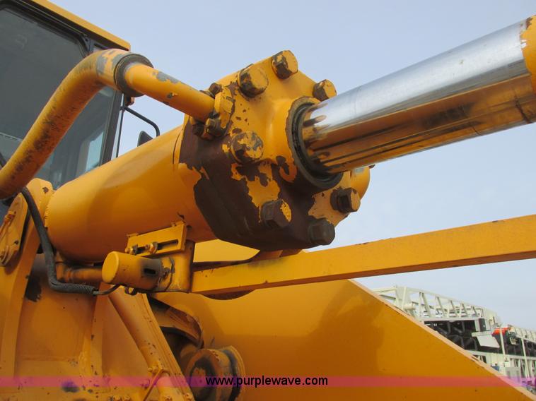 image for item A8679 1988 Komatsu WA500-1 wheel loader