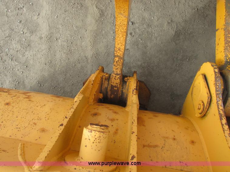 image for item A8679 1988 Komatsu WA500-1 wheel loader