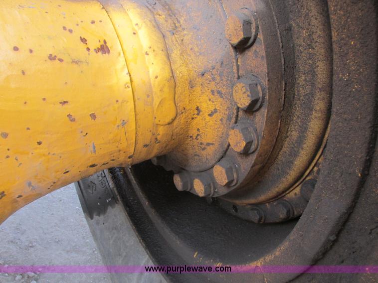 image for item A8679 1988 Komatsu WA500-1 wheel loader