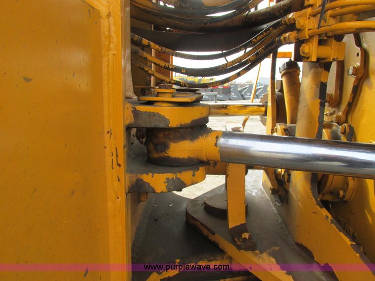 image for item A8679 1988 Komatsu WA500-1 wheel loader