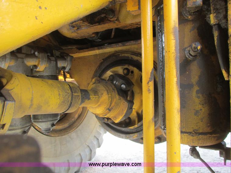 image for item A8679 1988 Komatsu WA500-1 wheel loader