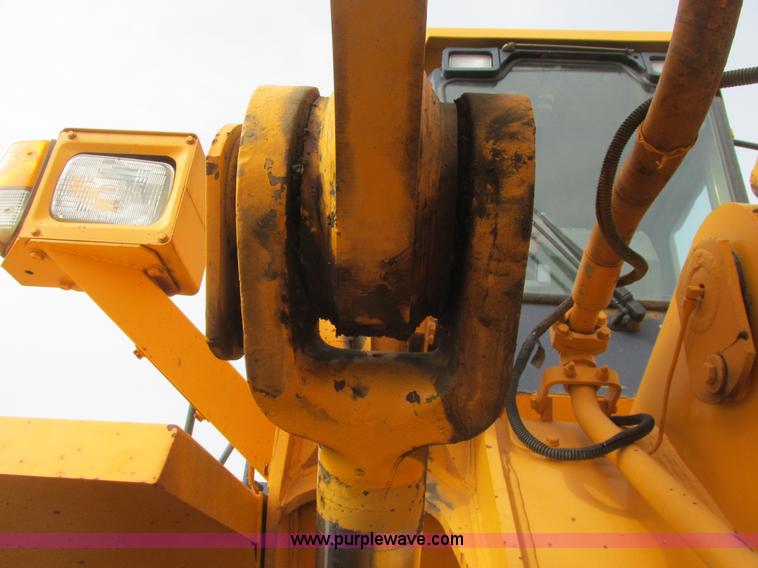 image for item A8679 1988 Komatsu WA500-1 wheel loader