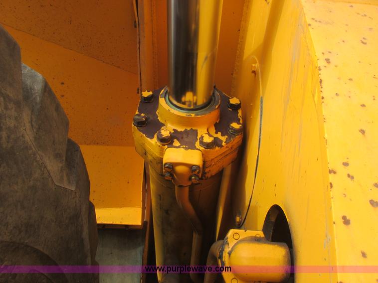 image for item A8679 1988 Komatsu WA500-1 wheel loader