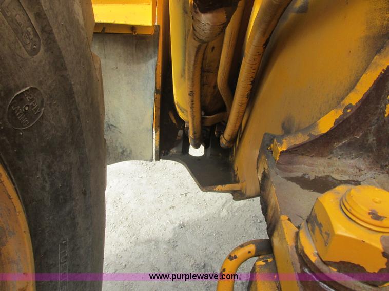 image for item A8679 1988 Komatsu WA500-1 wheel loader