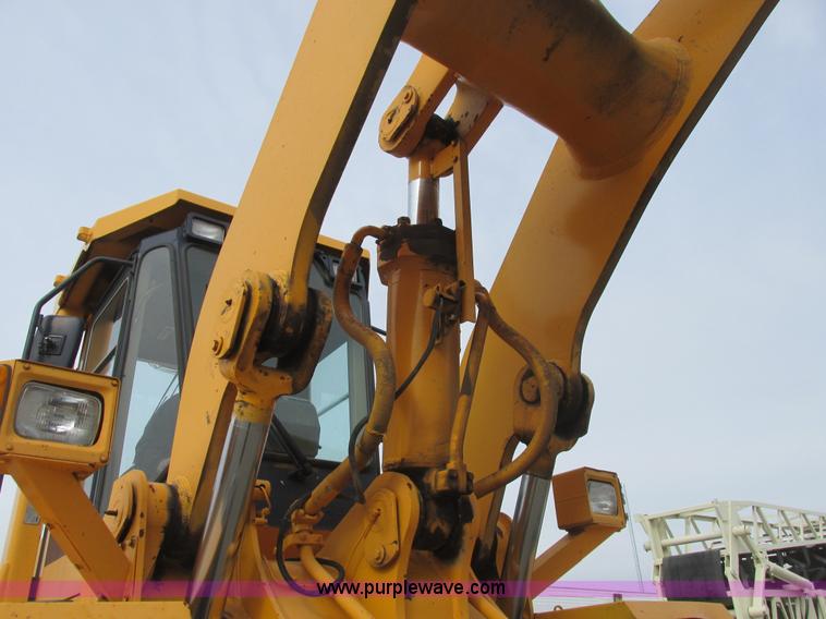 image for item A8679 1988 Komatsu WA500-1 wheel loader