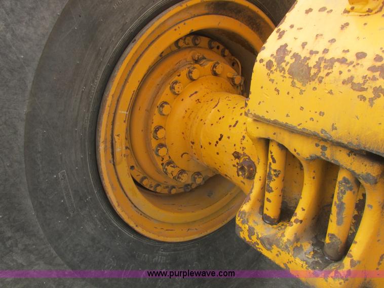 image for item A8679 1988 Komatsu WA500-1 wheel loader