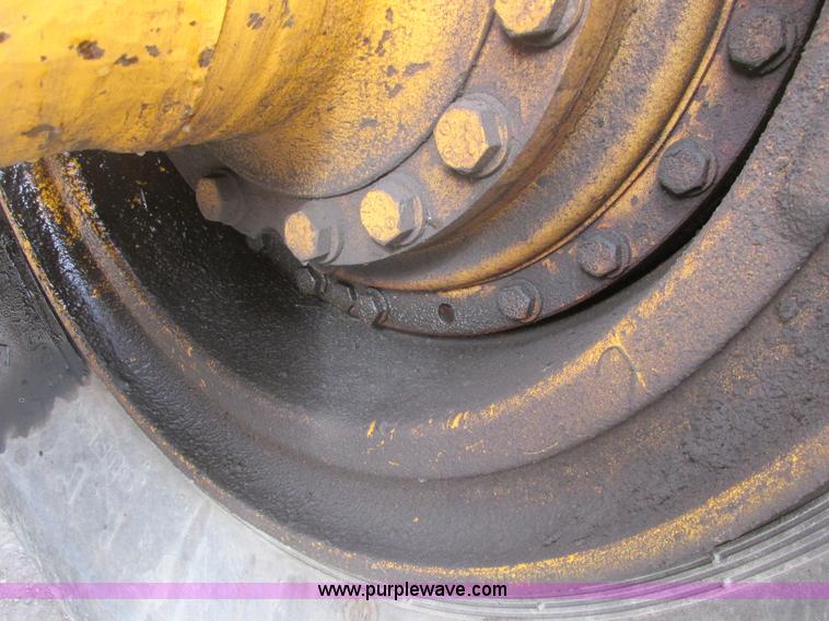 image for item A8679 1988 Komatsu WA500-1 wheel loader