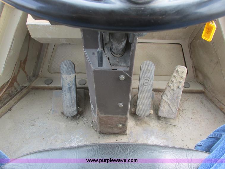 image for item A8679 1988 Komatsu WA500-1 wheel loader