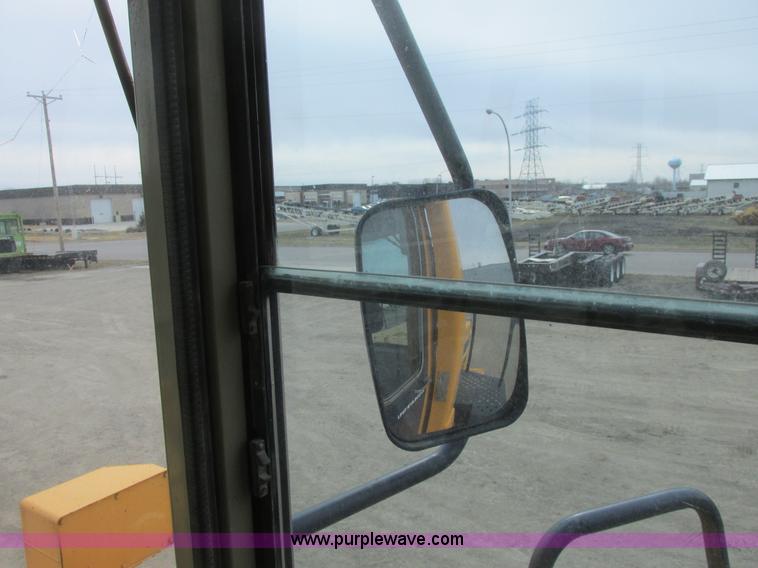 image for item A8679 1988 Komatsu WA500-1 wheel loader