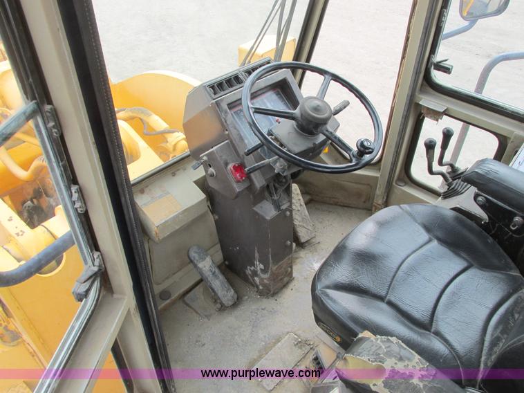 image for item A8679 1988 Komatsu WA500-1 wheel loader