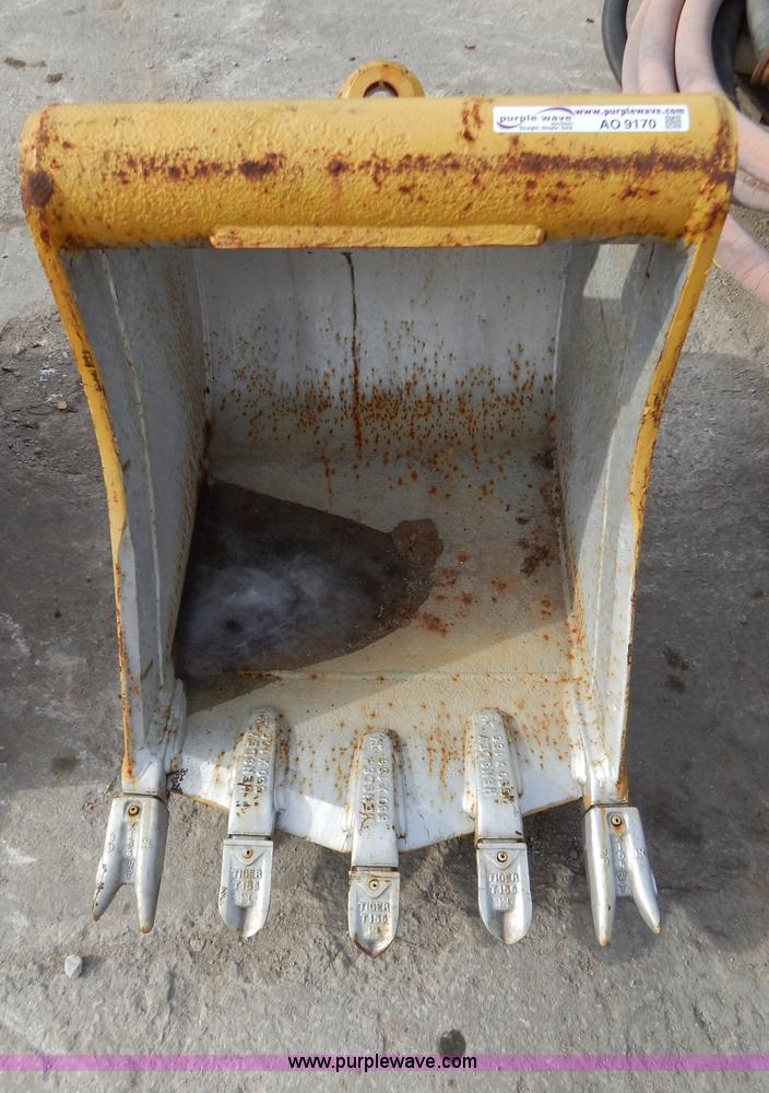 WainRoy excavator bucket in Liberty, MO Item AO9170 sold Purple Wave