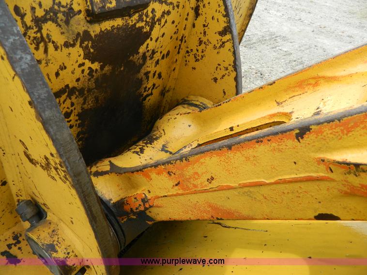 image for item AQ9481 1998 John Deere 330LC excavator