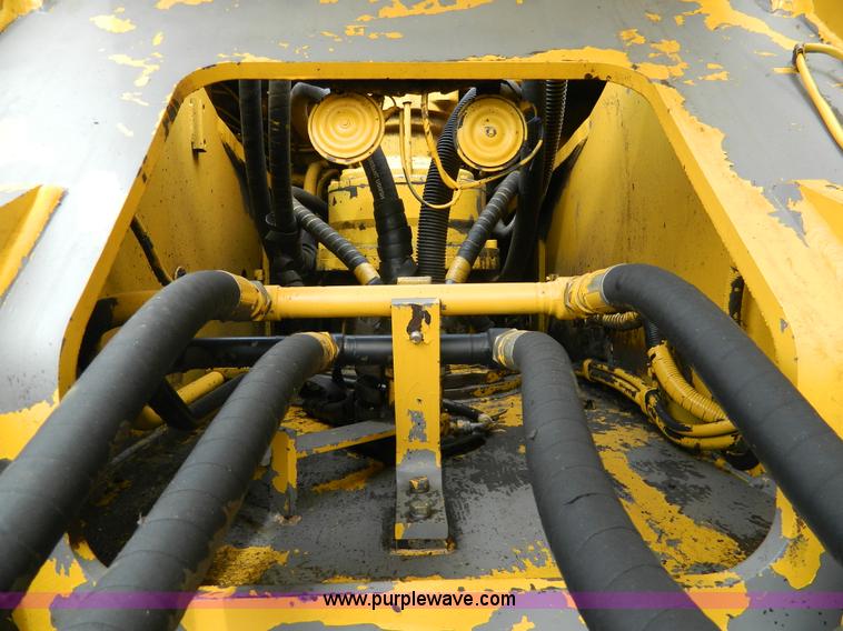 image for item AQ9481 1998 John Deere 330LC excavator