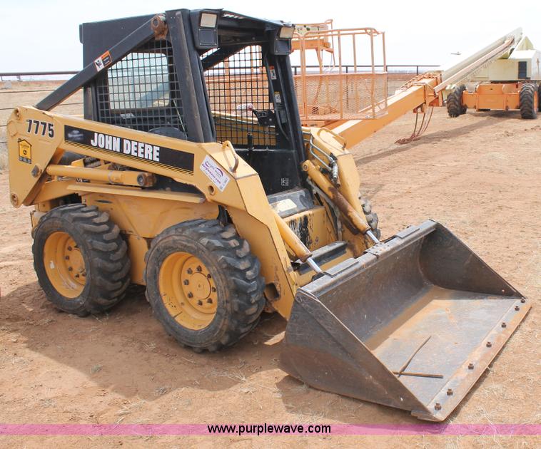 image for item C3807 John Deere 7775 skid steer