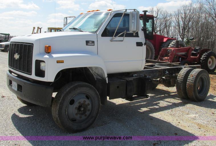 image for item D3953 1998 Chevrolet C6500 truck cab and chassis