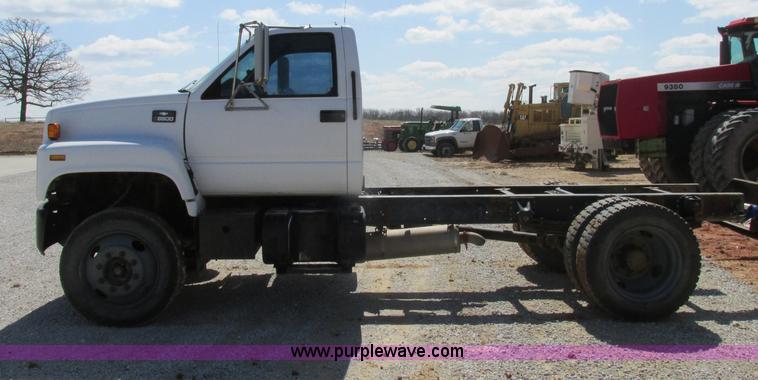 image for item D3953 1998 Chevrolet C6500 truck cab and chassis
