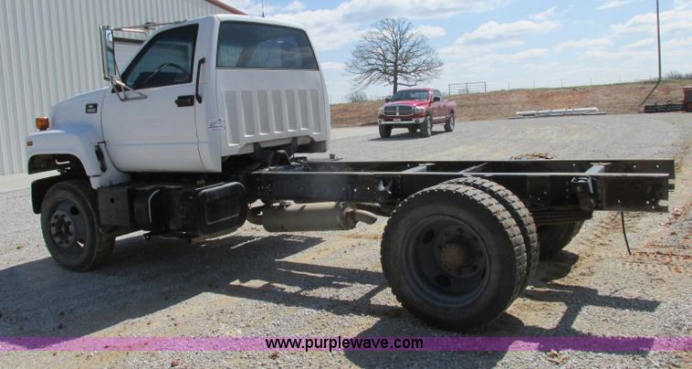 image for item D3953 1998 Chevrolet C6500 truck cab and chassis