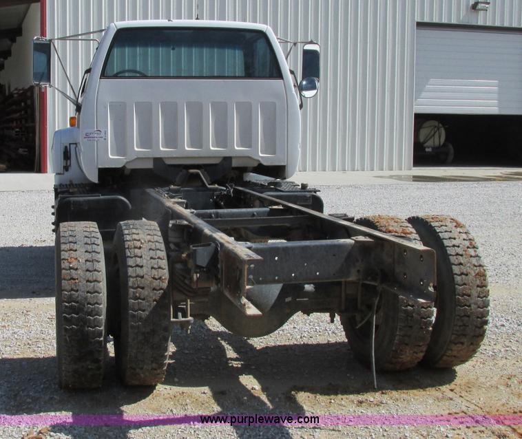 image for item D3953 1998 Chevrolet C6500 truck cab and chassis