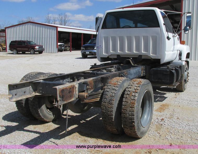 image for item D3953 1998 Chevrolet C6500 truck cab and chassis