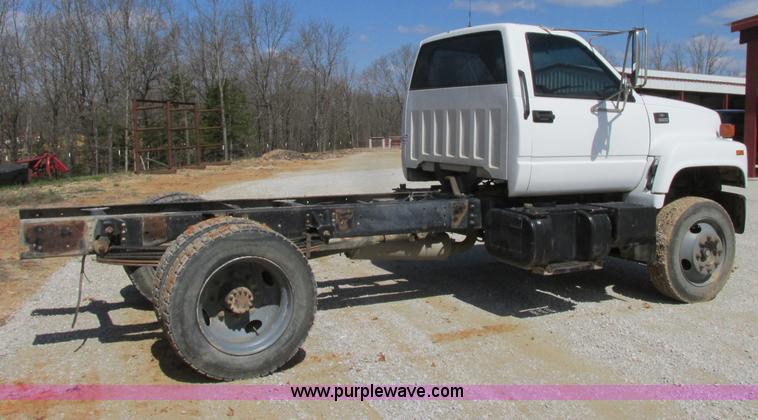 image for item D3953 1998 Chevrolet C6500 truck cab and chassis