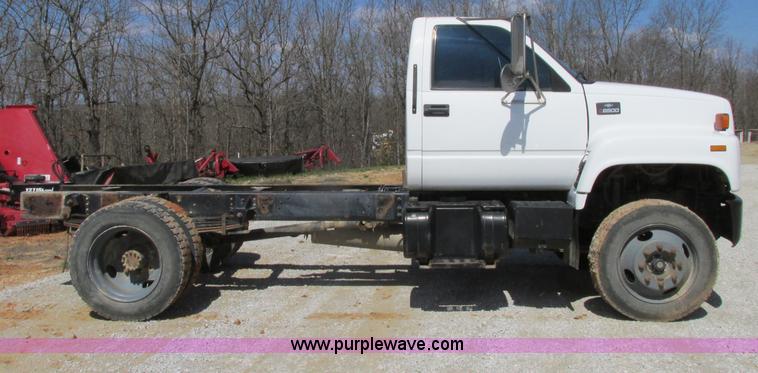 image for item D3953 1998 Chevrolet C6500 truck cab and chassis