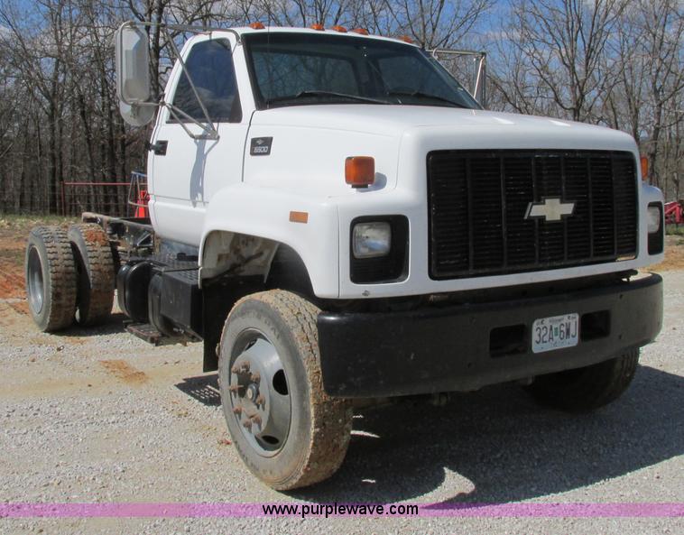 image for item D3953 1998 Chevrolet C6500 truck cab and chassis