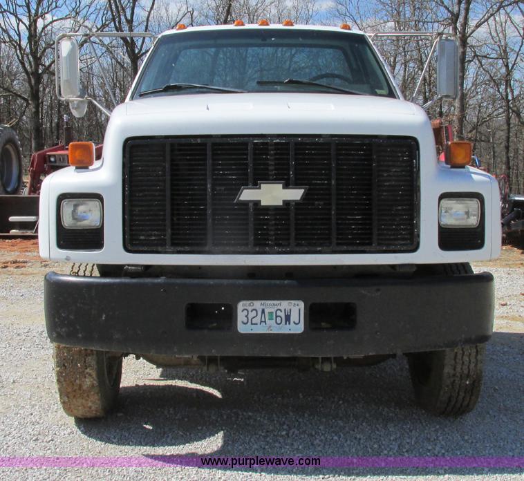 image for item D3953 1998 Chevrolet C6500 truck cab and chassis