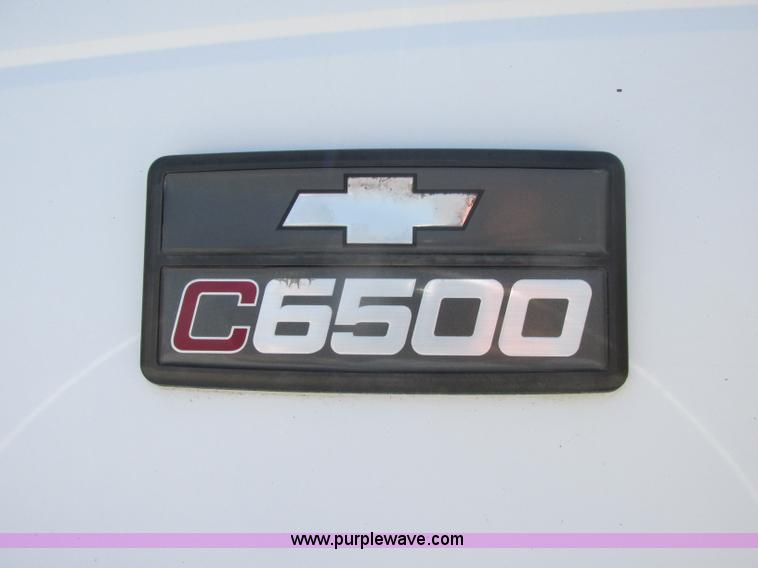 image for item D3953 1998 Chevrolet C6500 truck cab and chassis
