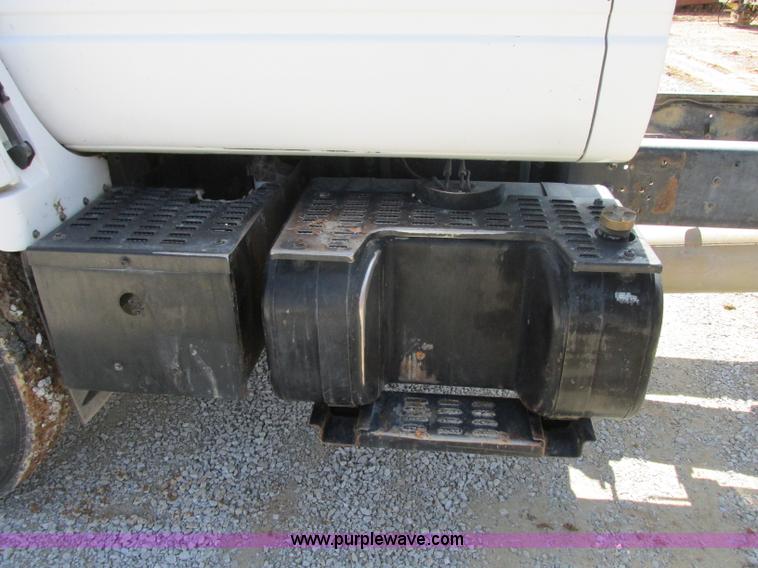 image for item D3953 1998 Chevrolet C6500 truck cab and chassis