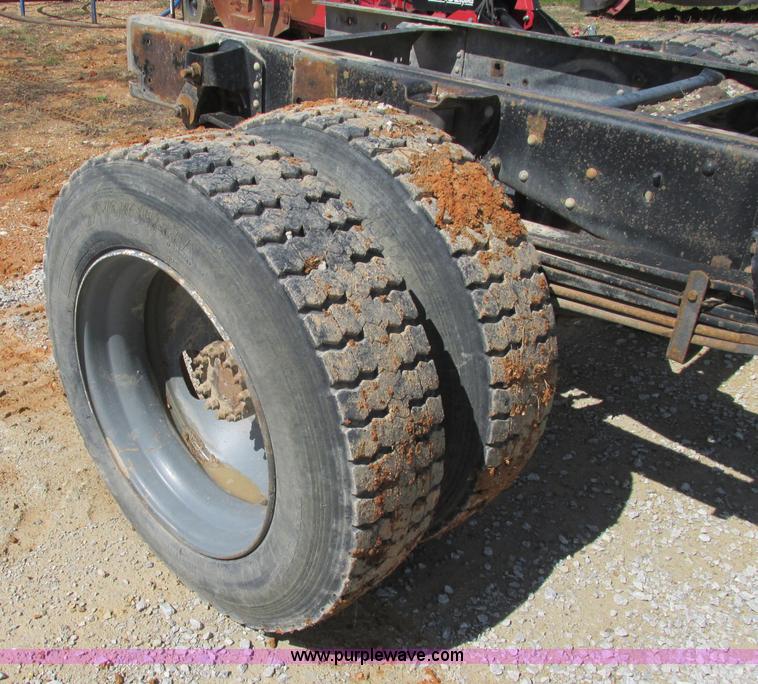 image for item D3953 1998 Chevrolet C6500 truck cab and chassis