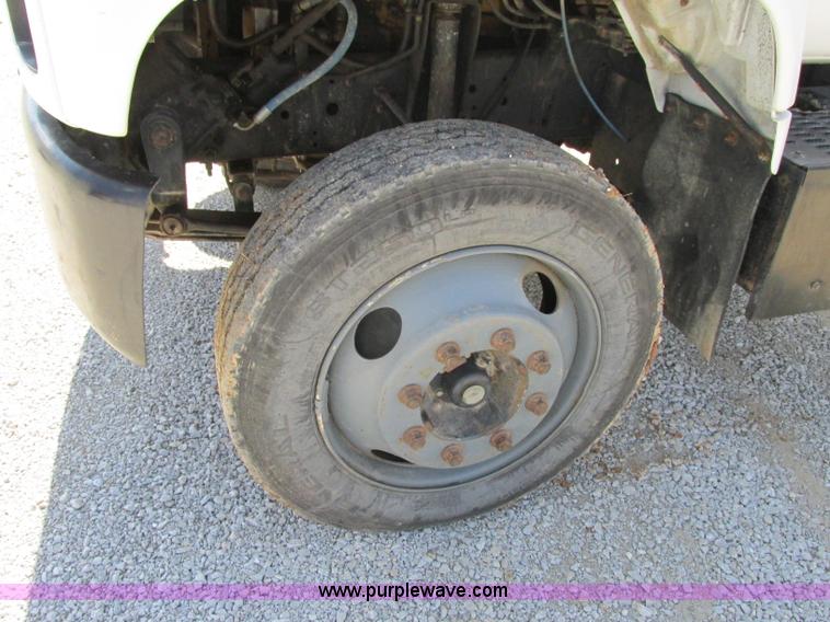 image for item D3953 1998 Chevrolet C6500 truck cab and chassis