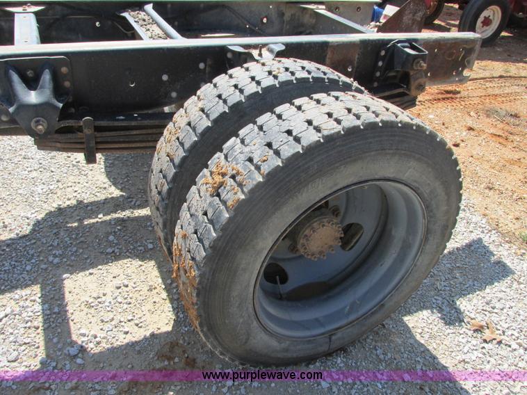 image for item D3953 1998 Chevrolet C6500 truck cab and chassis