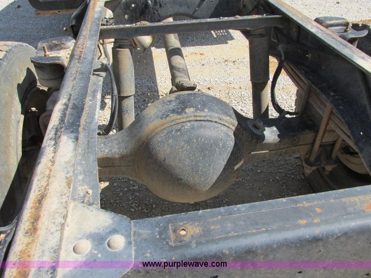 image for item D3953 1998 Chevrolet C6500 truck cab and chassis