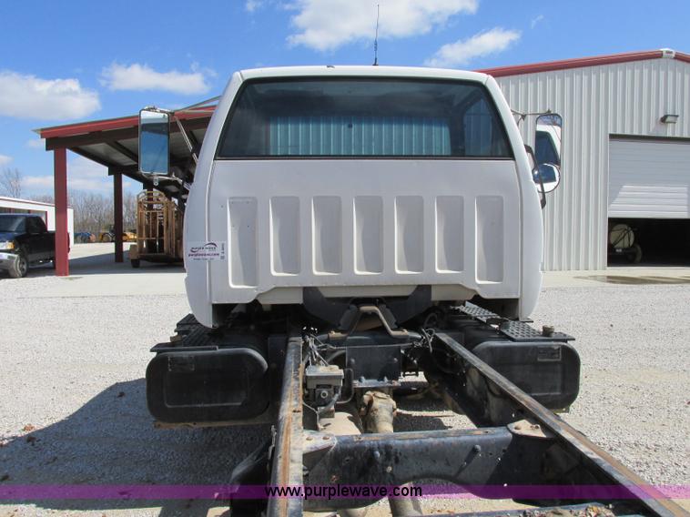 image for item D3953 1998 Chevrolet C6500 truck cab and chassis