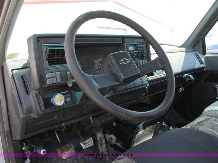 image for item D3953 1998 Chevrolet C6500 truck cab and chassis
