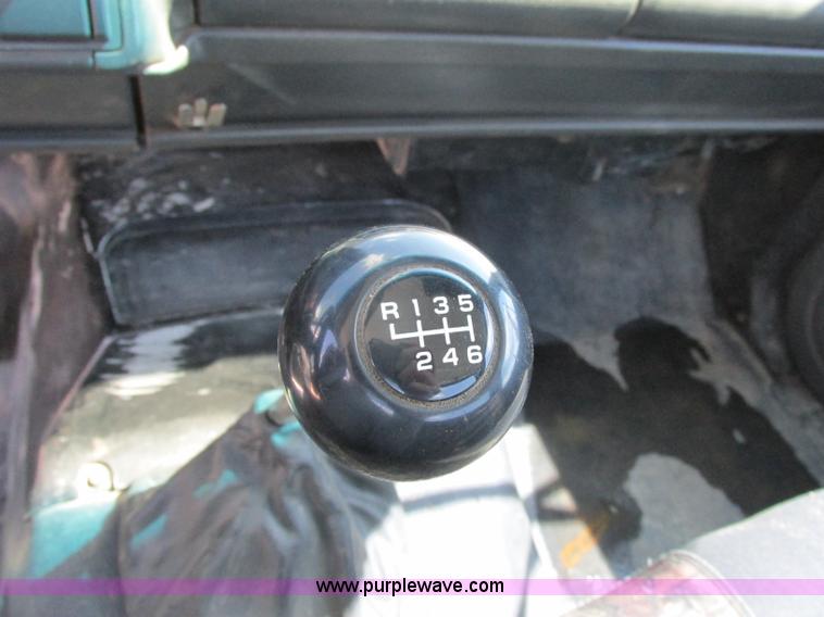 image for item D3953 1998 Chevrolet C6500 truck cab and chassis