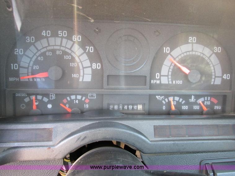 image for item D3953 1998 Chevrolet C6500 truck cab and chassis