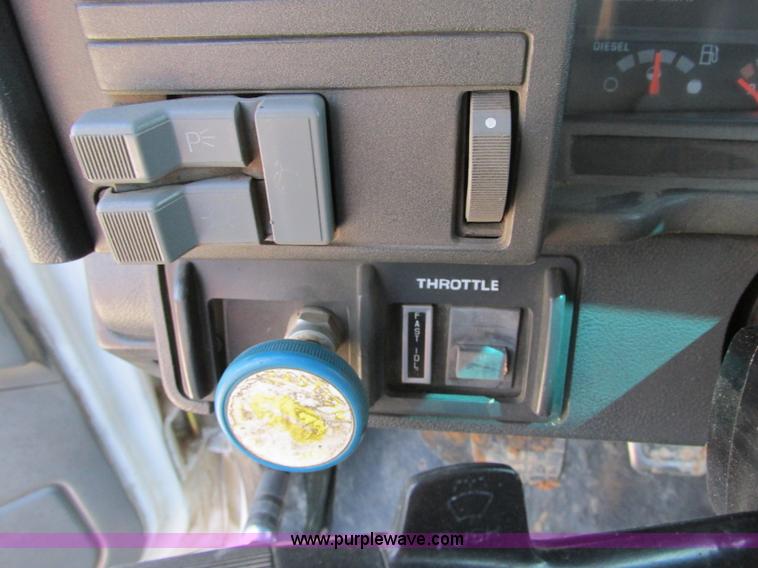 image for item D3953 1998 Chevrolet C6500 truck cab and chassis