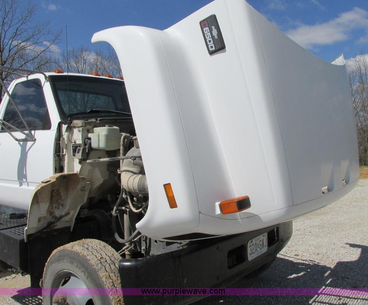 image for item D3953 1998 Chevrolet C6500 truck cab and chassis