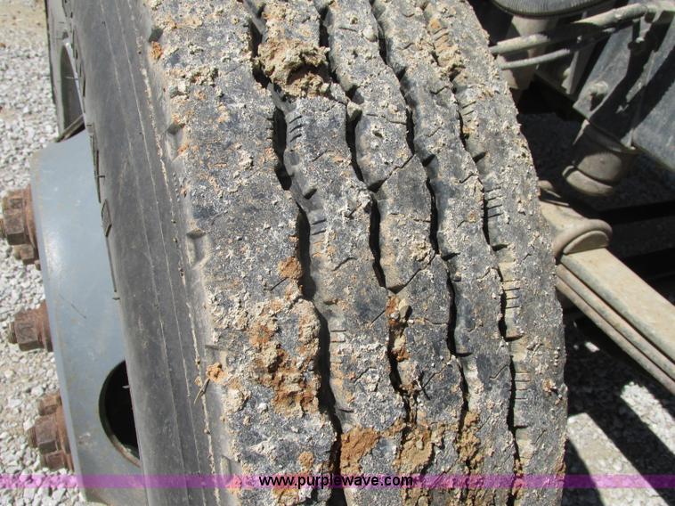 image for item D3953 1998 Chevrolet C6500 truck cab and chassis