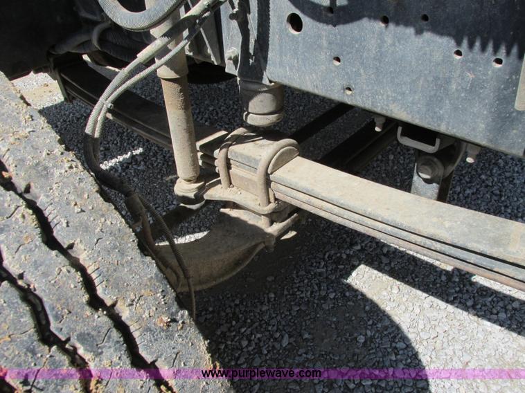 image for item D3953 1998 Chevrolet C6500 truck cab and chassis