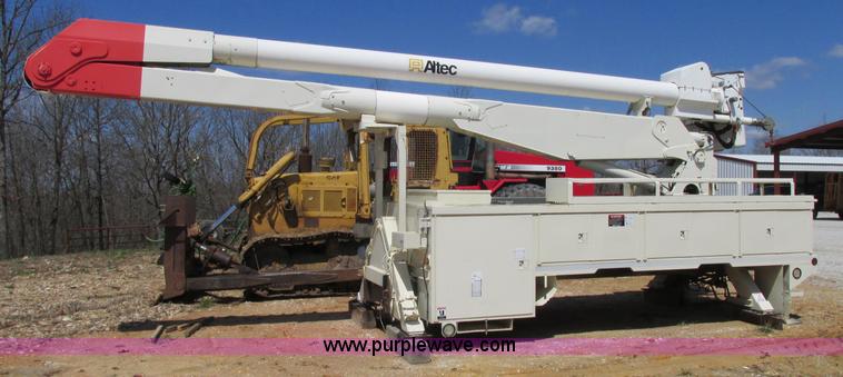image for item D3955 Altec man lift