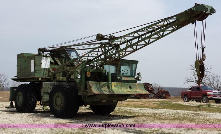 image for item D3960 American 2380 20 ton military crane