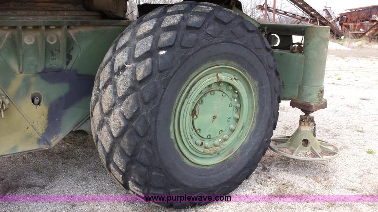 image for item D3960 American 2380 20 ton military crane