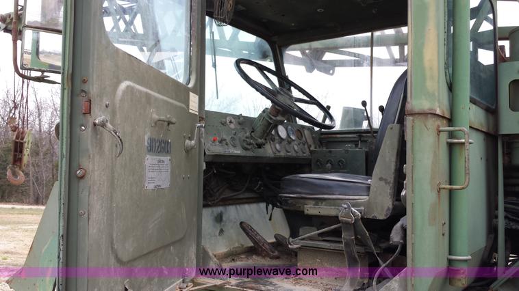 image for item D3960 American 2380 20 ton military crane