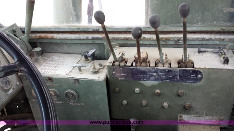 image for item D3960 American 2380 20 ton military crane